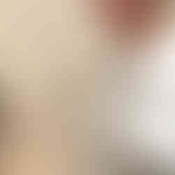 Sport BH dragend met trui erover, zijkant