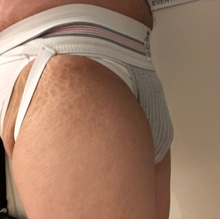 Packen met Tommy in jockstrap, zijkant