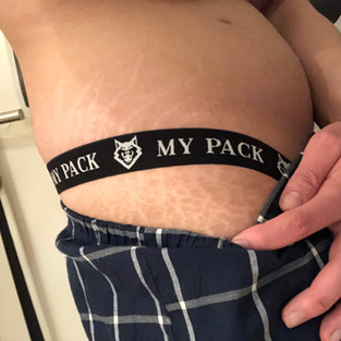 MyPack met Pierre Regular in boxers, zijaanzicht met kijk op de elastiekband