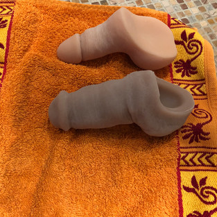 Sam STP left, Mister Limpy XS on the right comparison, side view with Sam STP in front