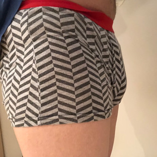 Packen met Tommy in ondergoed, zijkant