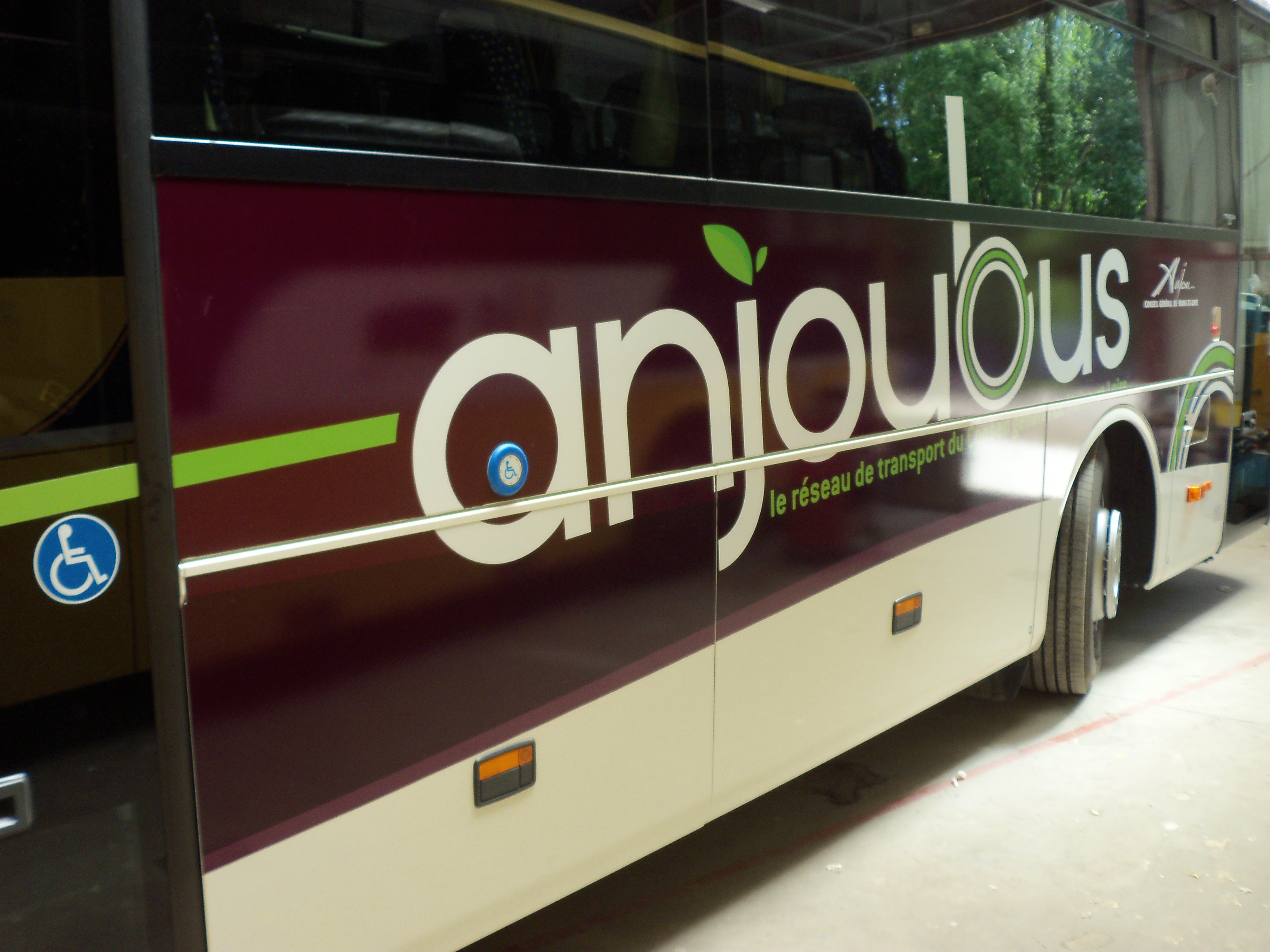 Covering AnjouBus Mercedes Intouro
