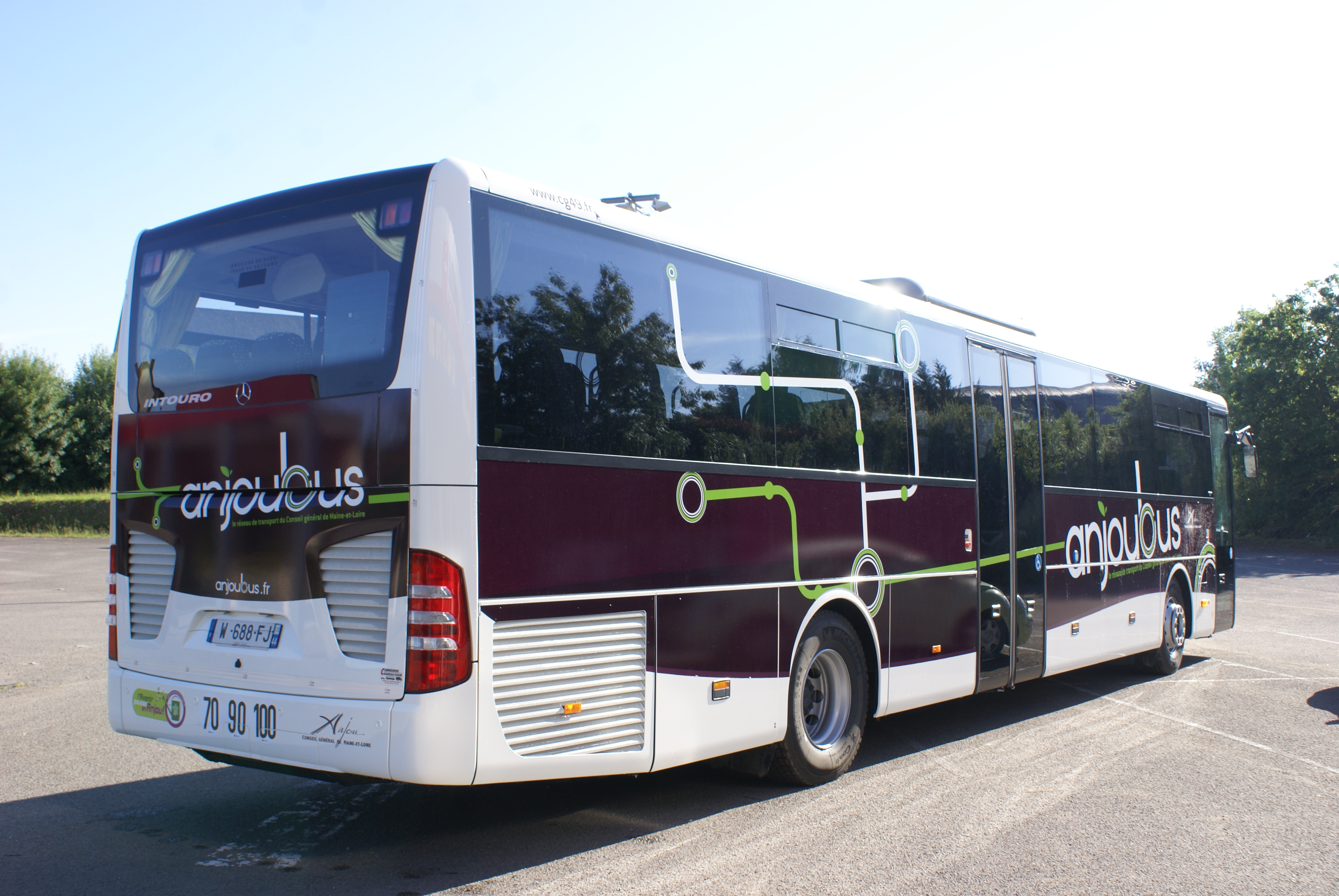 Covering AnjouBus Mercedes Intouro