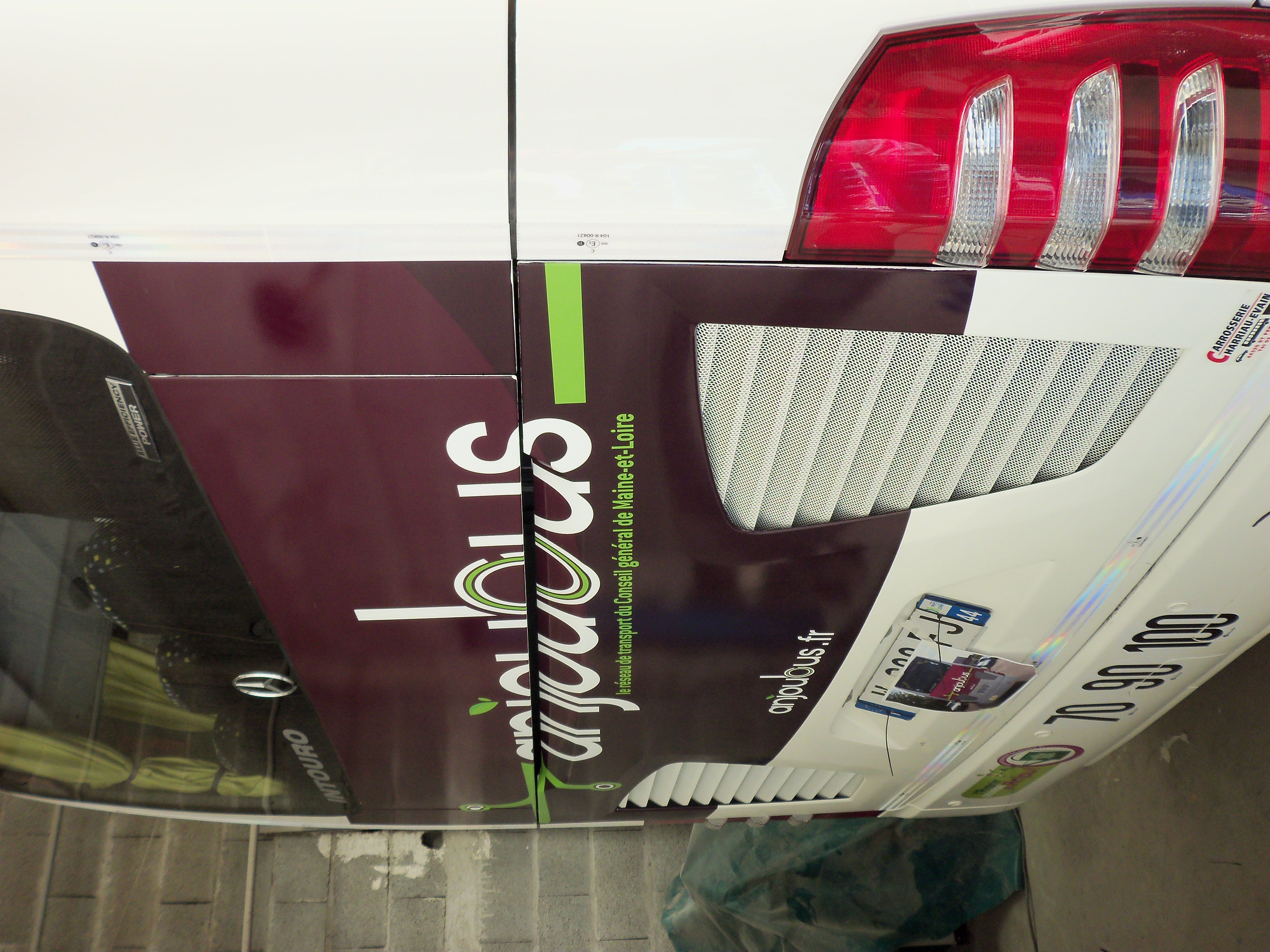 Covering AnjouBus Mercedes Intouro