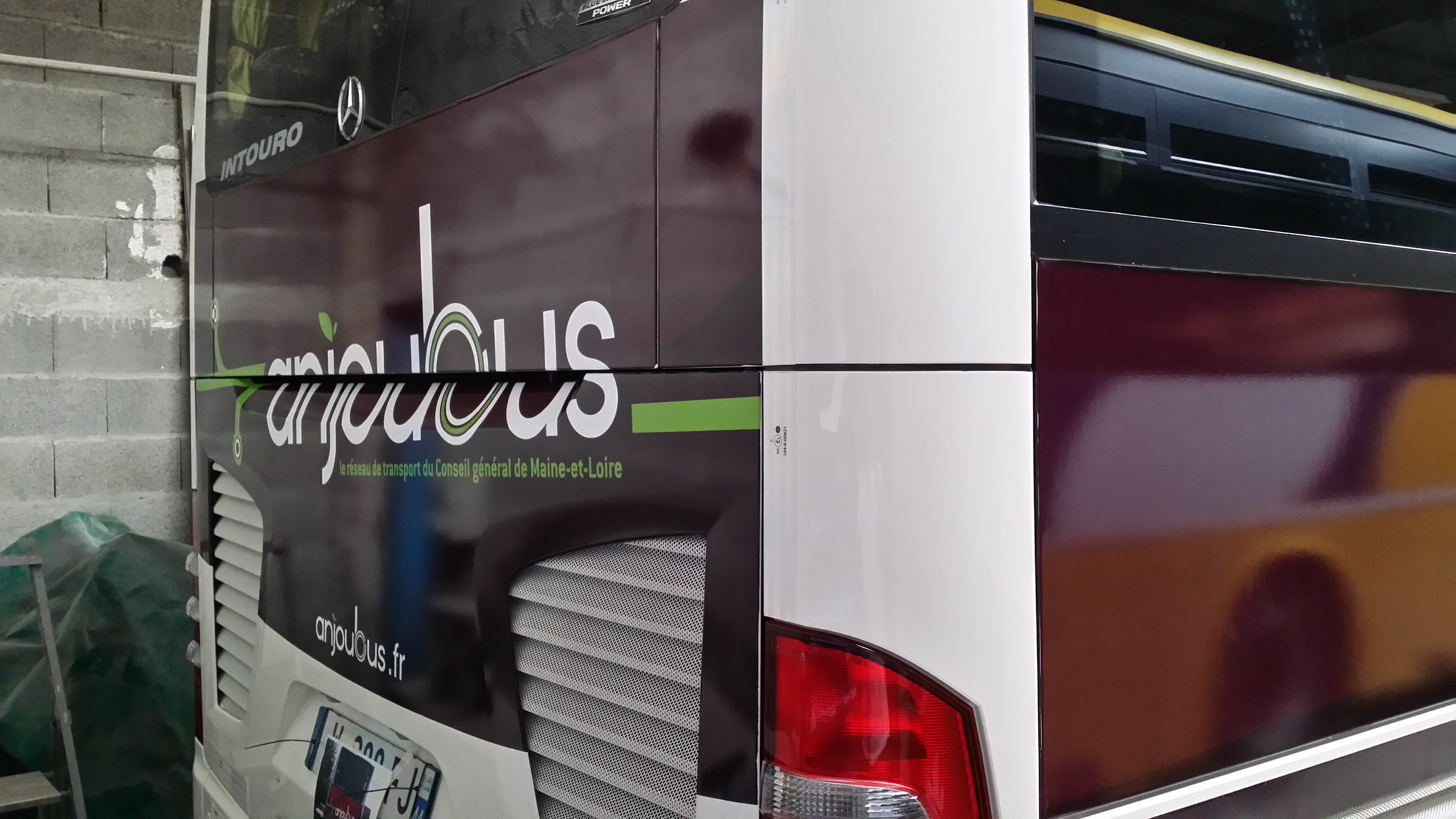 Covering AnjouBus Mercedes Intouro