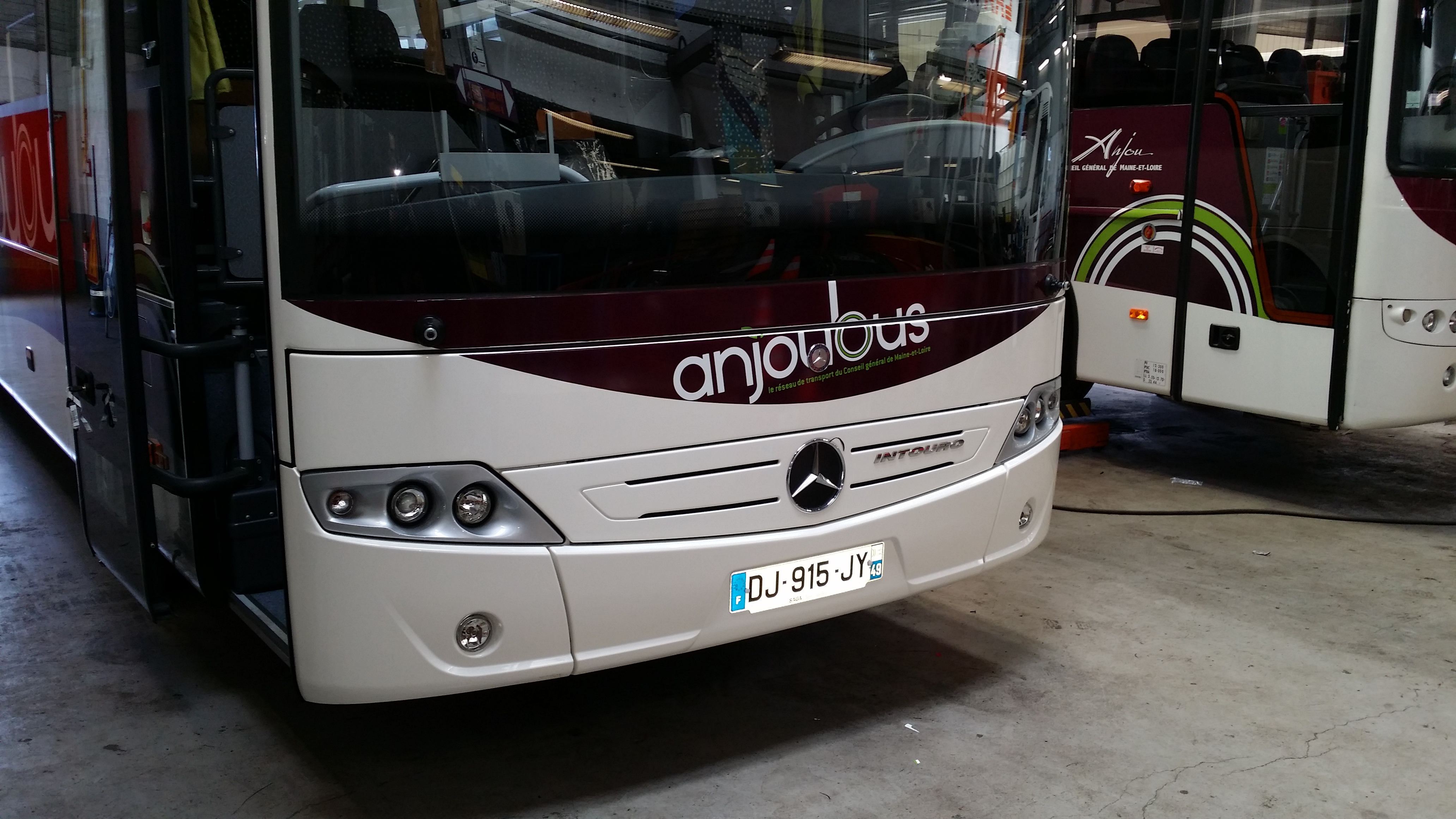 Covering AnjouBus Mercedes Intouro