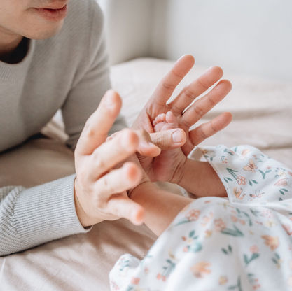 Hong Kong Family Photographer take pictures of dad and her baby girl at home in Hong Kong.