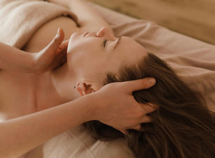 facial massage being performed by a tmjd massage therapist