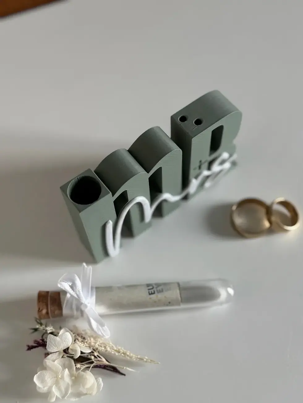 Thumbnail: Mr & Mrs Sign