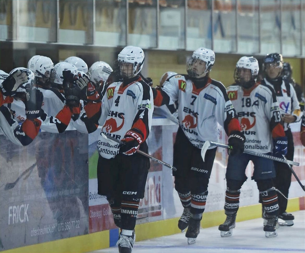 Nicolas Knobel Torjubel mit Team