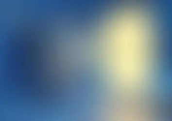 O photoshop no computador sendo destruido por um raio emitido de outro gadget que tem uma banana na tela