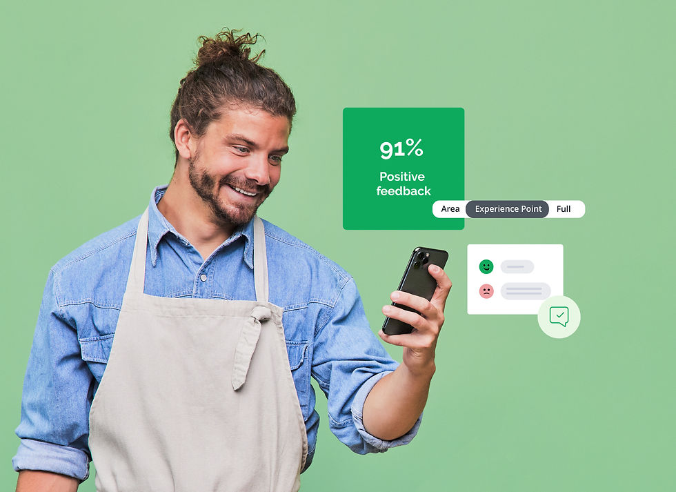 Detaljmedarbeider er fornøyd fordi han ser på positiv tilbakemelding fra kundene sine i HappyOrNot Analytics app