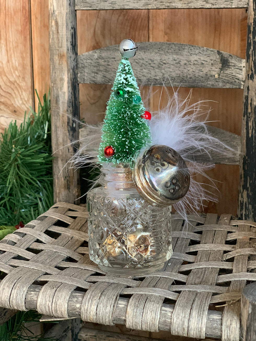 SALT SHAKER CHRISTMAS SCENE