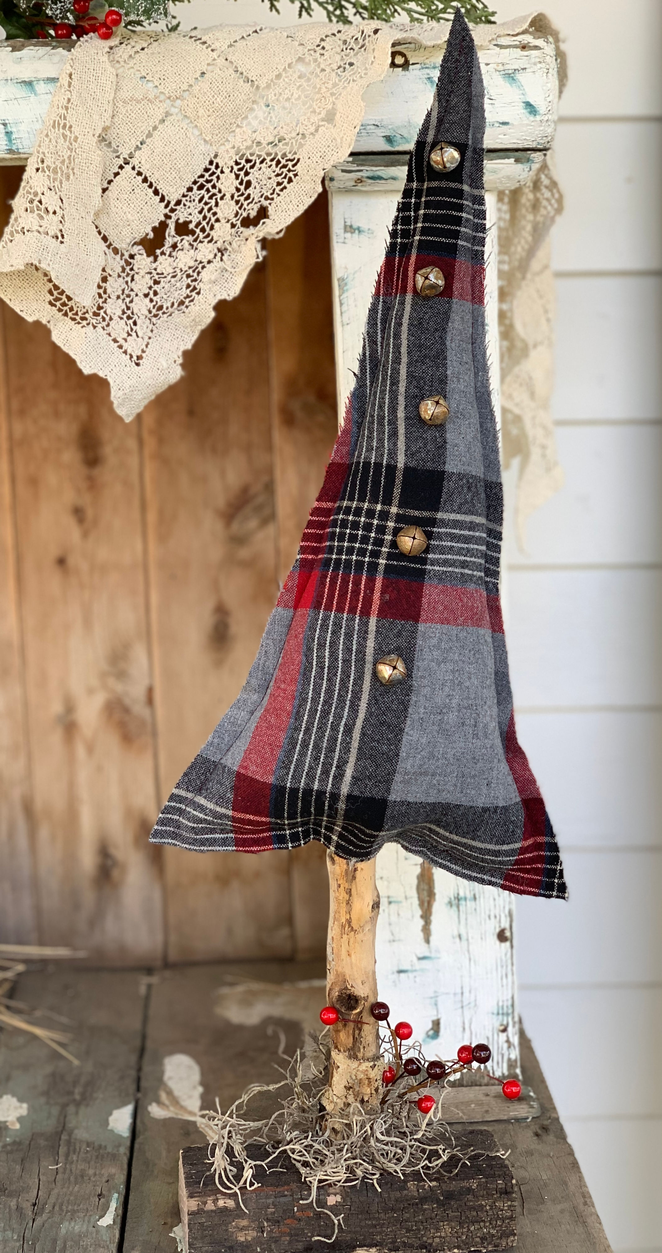 MAGESTIC WOOL CHRISTMAS TREE