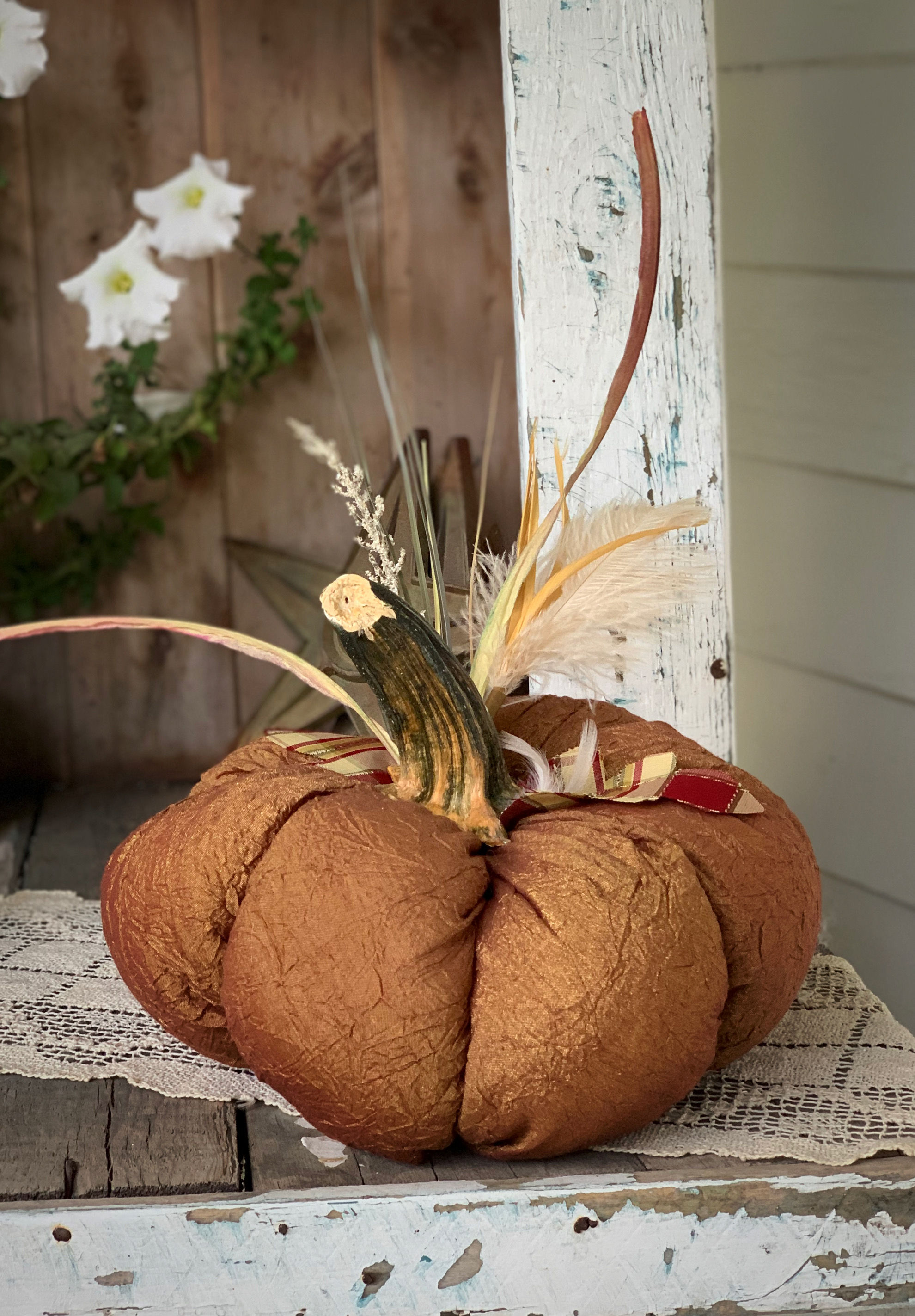 GOLD IRIDESCENT CRINKLE PUMPKIN