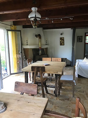 Salle_a_manger_vue_cheminée.jpeg