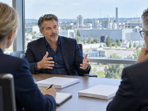 Illustration - procurement and IT leaders interviewing a senior ERP selection adviser across a conference table