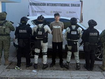 Caen armas, explosivos y auto robado en Culiacán; detienen a civil en el sector Los Ángeles