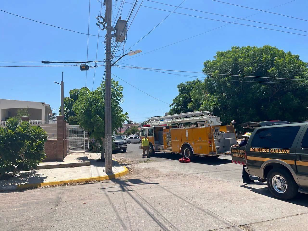 Obrero sufre fuerte descarga eléctrica en una obra de Guasave y es rescatado desde la segunda planta