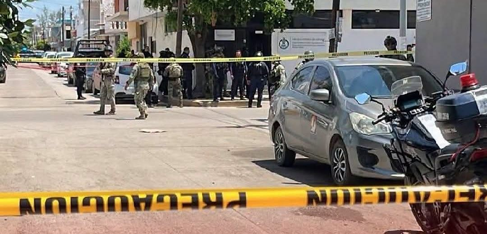 Atacan a balazos a joven a las puertas de la Fiscalía en Mazatlán