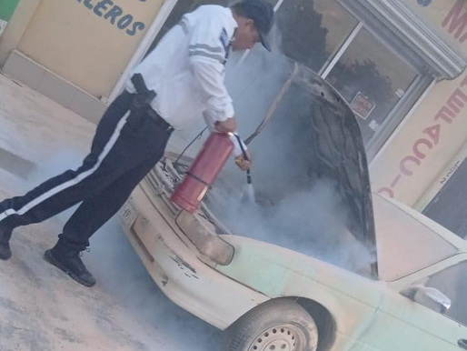 ¡Se salvó de las cenizas! Tránsito de Ahome sofoca incendio en un fiel Tsurito en Los Mochis