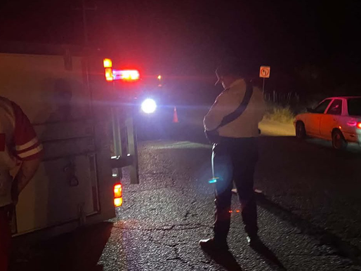 Pestañazo al volante termina en volcadura: Camioneta se accidenta en El Fuerte
