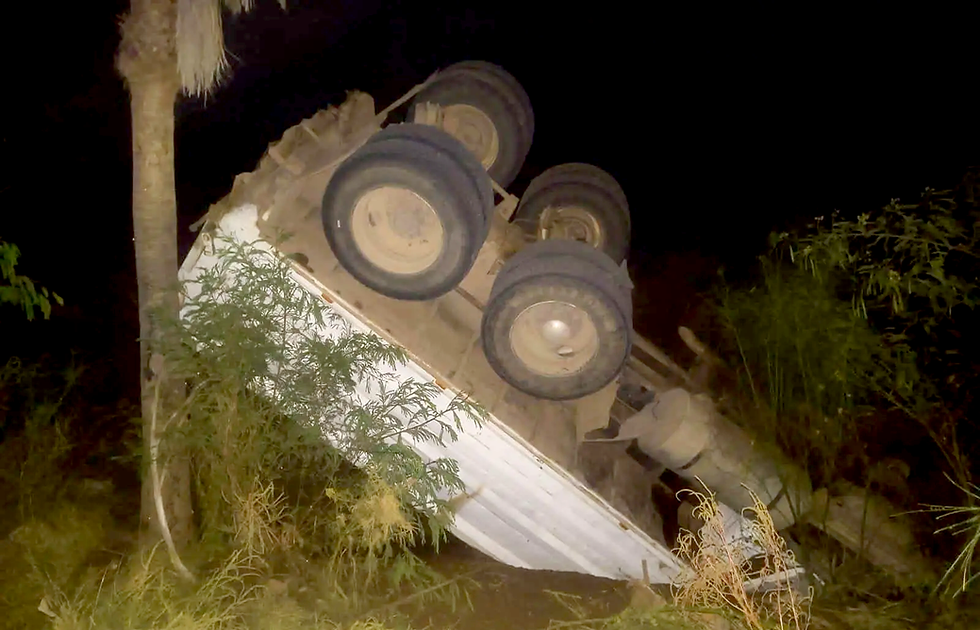 Volvieron a nacer; dos jóvenes terminan heridos en accidente en camión de volteo en Guasave