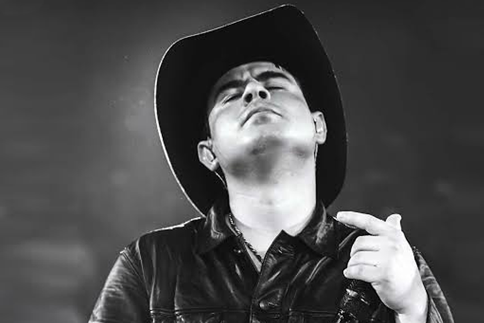 Asesinan a familiar del cantante Alfredito Olivas en una taquería