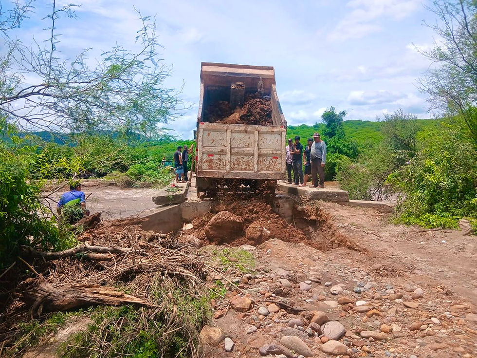 Gobierno de El Fuerte trabaja en la rehabilitación del puente y accesos de Potrero de los Soto