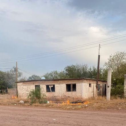 Alarma en el Ejido Chihuahuita: Caída de cable de alta tensión provoca incendio y pone en riesgo a la comunidad