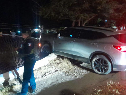 Susto nocturno en El Carrizo: camioneta termina contra el cerco de JAPAMA