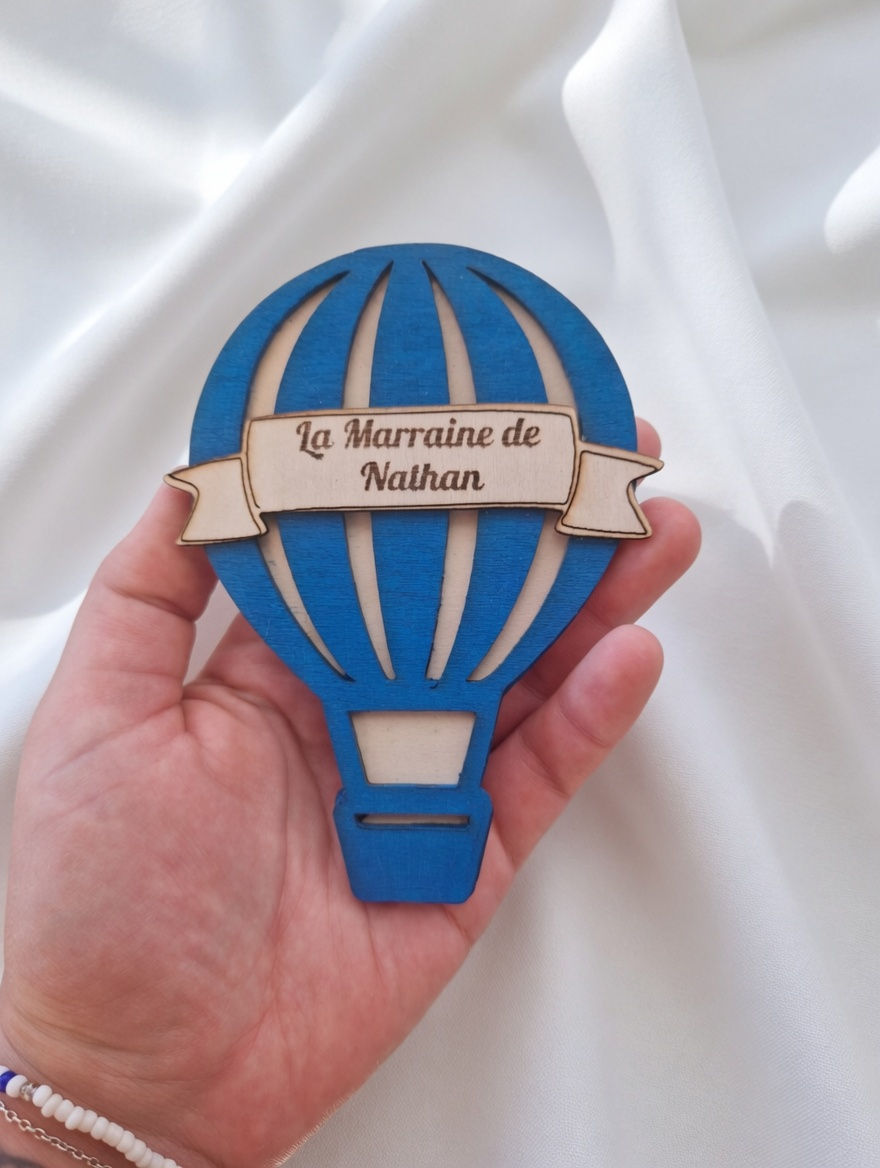 Montgolfière personnalisée en bois faite et peinte à la main