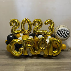 Graduation balloon sculptrure.jpeg