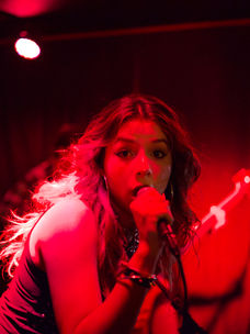 hailey hermida performs punk rock pop show live in los angeles at the redwood bar and grill red lights