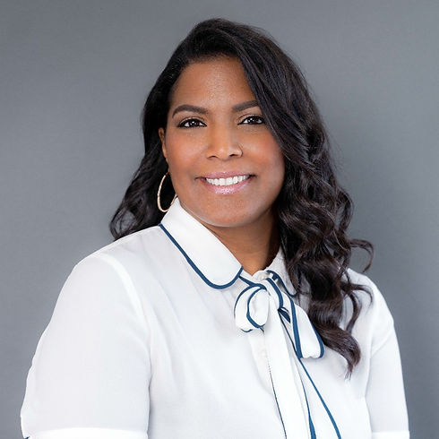 Vivian Acosta Cedeno LCSW bilingual Latina therapist smiling