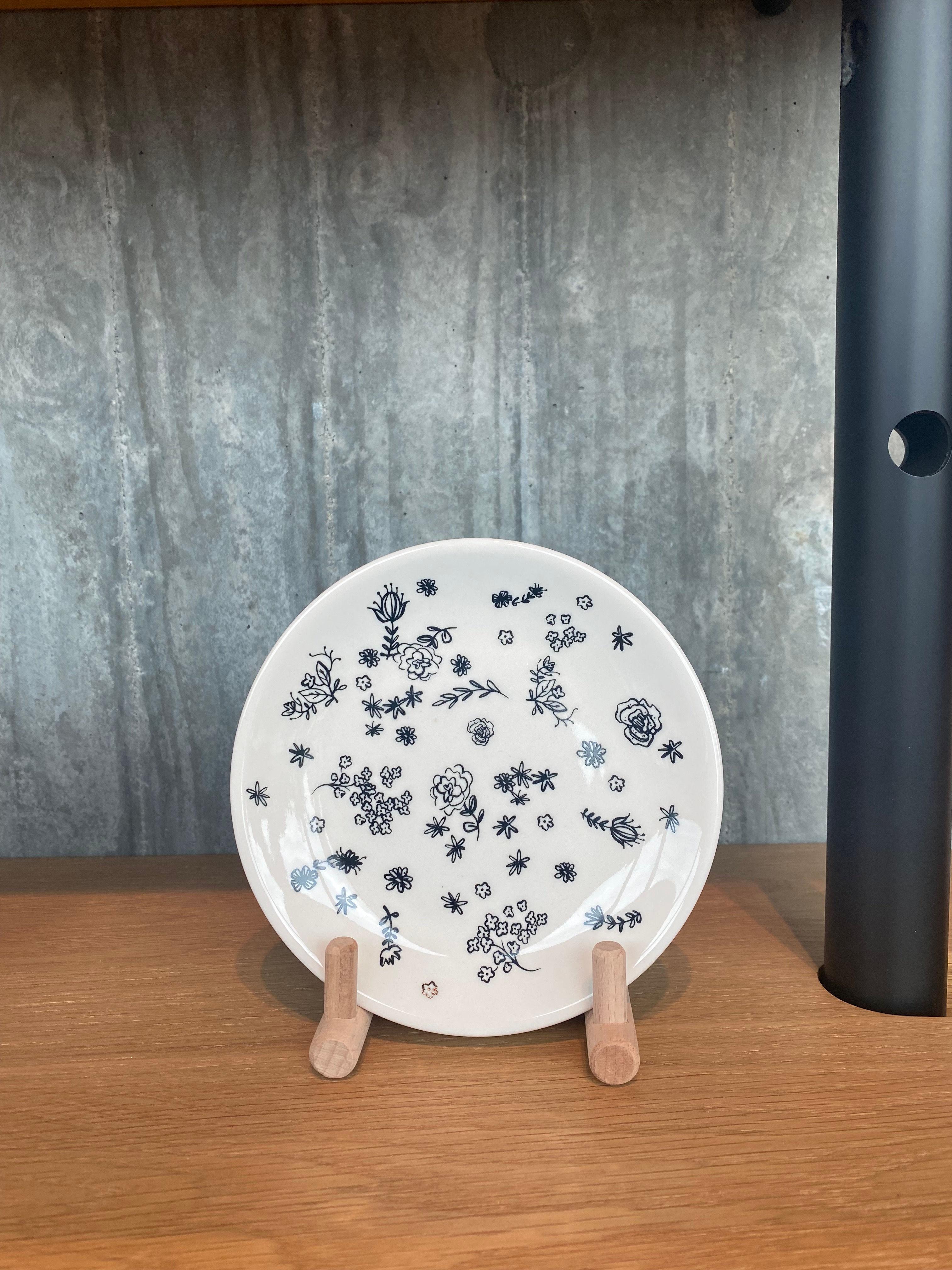 S c a t t e r e d F l o w e r s P l a t e