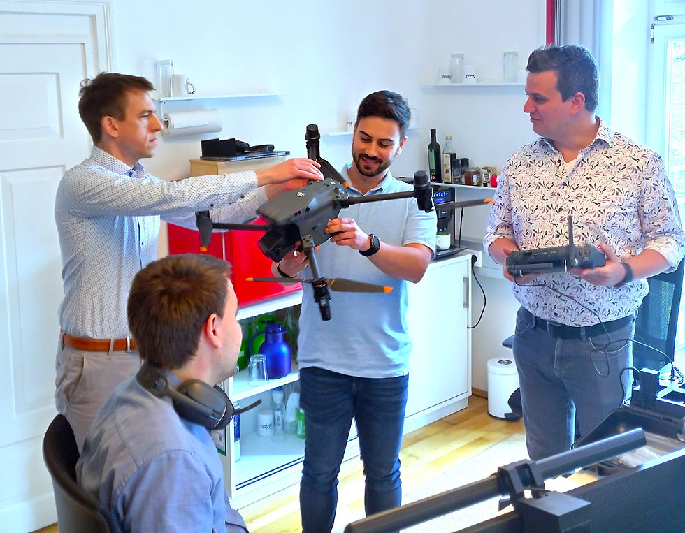 Kumandra Energy setzt DJI Matrice 30T Drohne mit GNSS‑Referenzstation für effiziente Vermessung und Photovoltaik‑Projekte ein