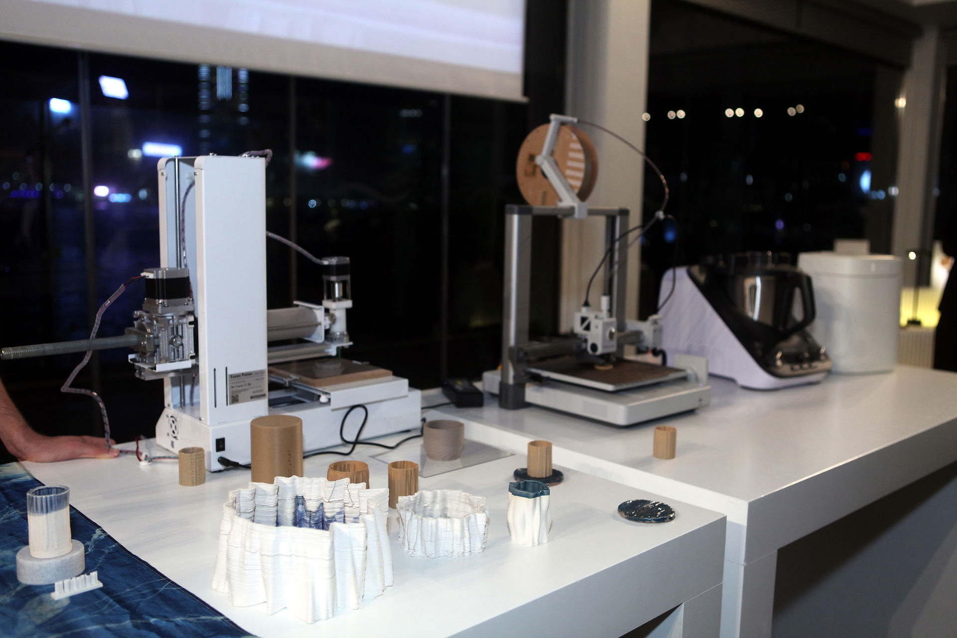 Zero Waste Lab: Display of bioceramics and 3D printers