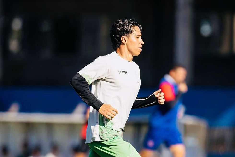 Com passagem por Dubai, Matheus Santos mira retorno ao futebol árabe após período na Eslováquia