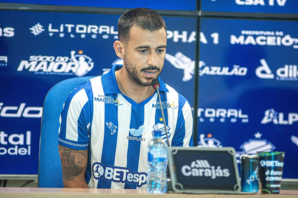 Camacho em entrevista coletiva no CSA