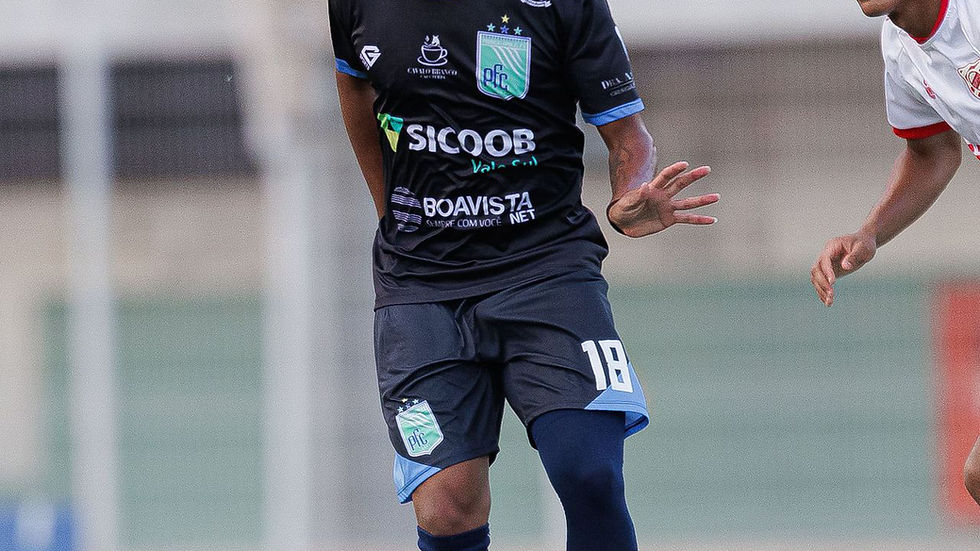 Meia alagoano Ednaldo “Juninho” supera lesão grave no joelho, passa pela várzea e busca recomeço no futebol profissional após trajetória na base de grandes clubes.