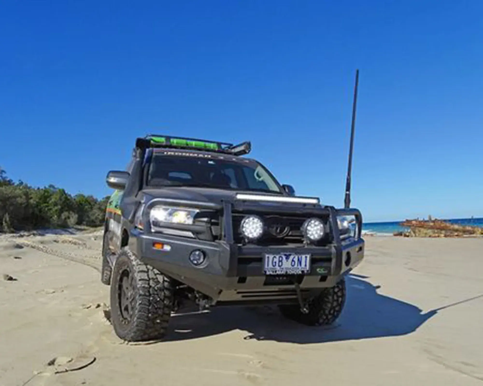TOYOTA LAND CRUISER 200 SNORKEL