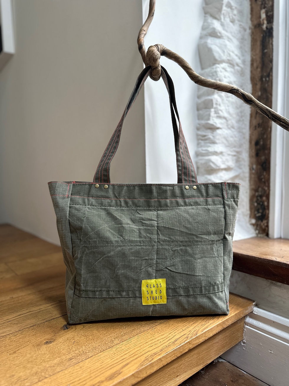 ZIP TOTE BAG | green canvas with pink details