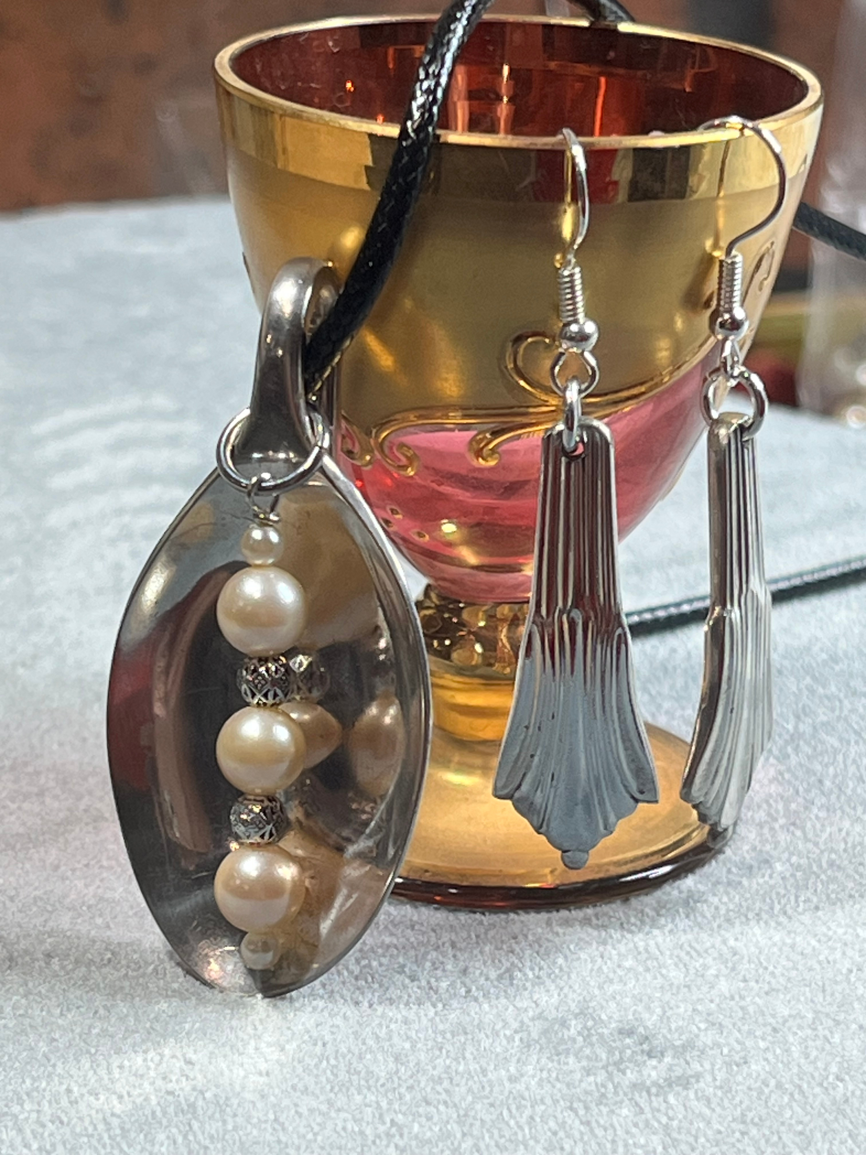 Albany Earrings and Pendant by Rodd