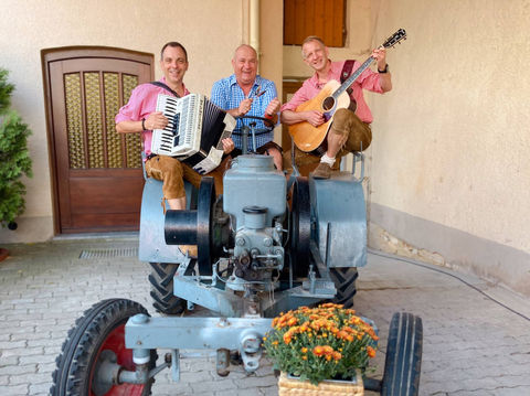 Sound Celebration Band in Tracht