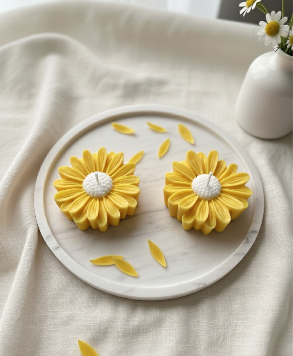 Daisy Candle