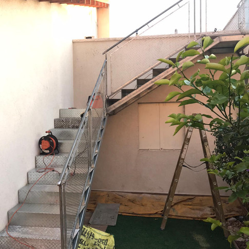 מדרגות ברזל חיצוניות