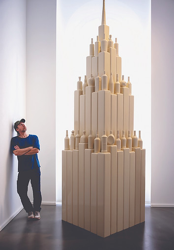Michael Volkmer - Foto Alexander Kästel The spirits I summoned-2023-MDF, Glas, Lack 350cm