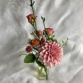 Bud vase with dahlia and lisianthus