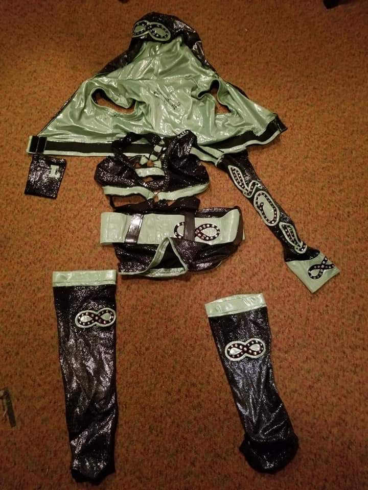 Layla El full gear set